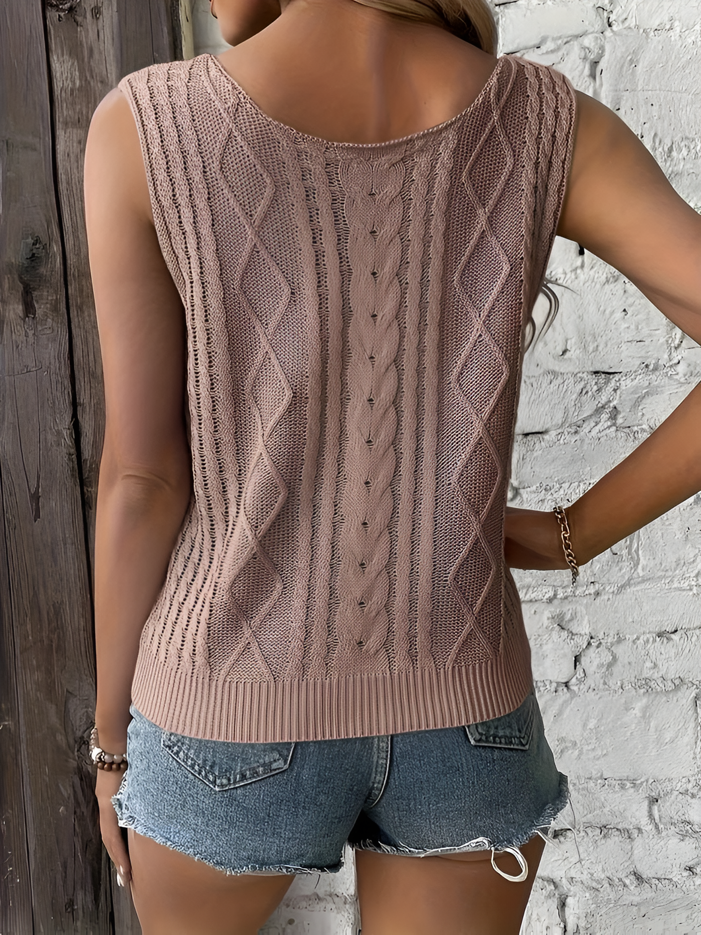 Amelia - Casual Sleeveless Top With V Neck