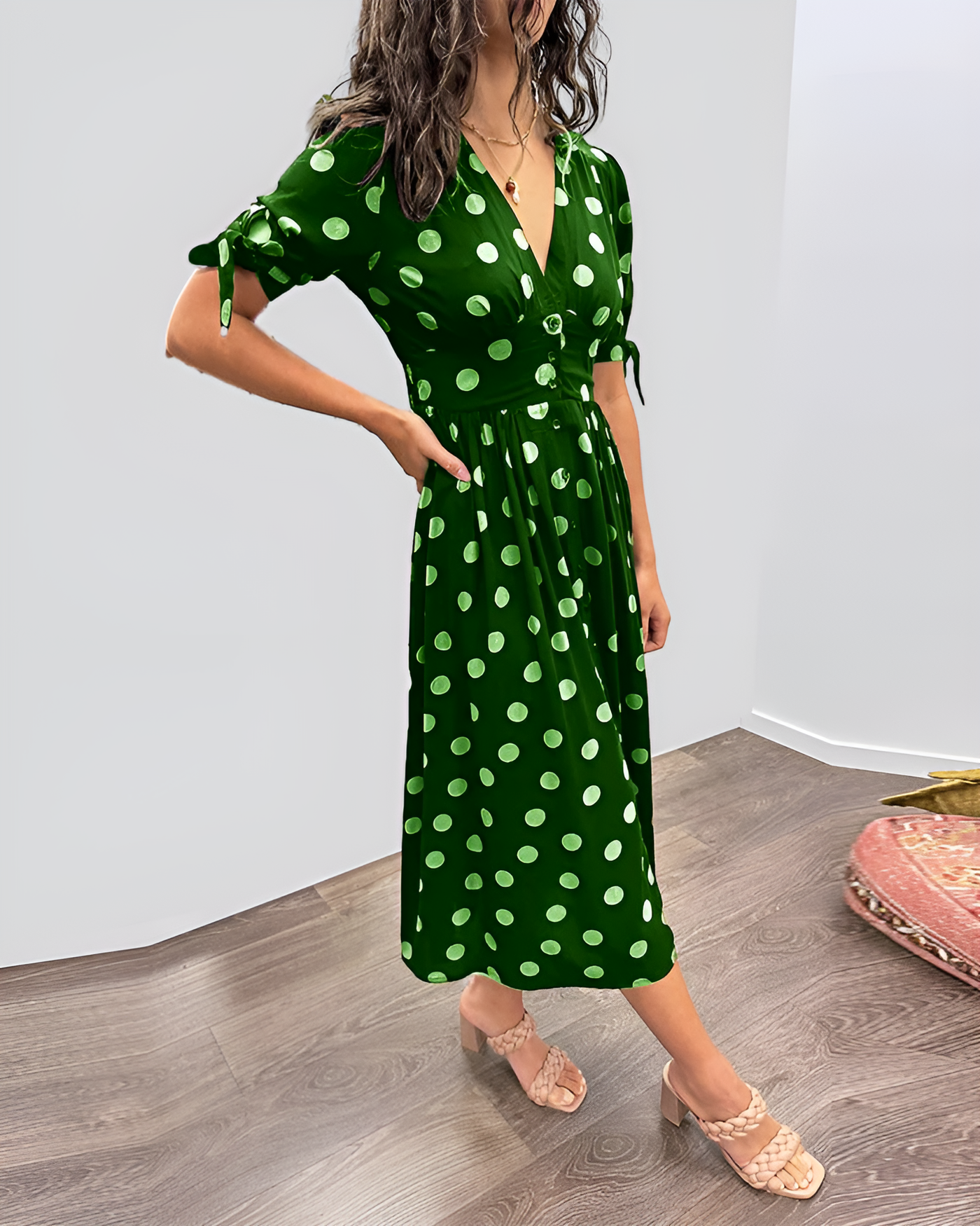 Yael - Elegant V-Neck Dress