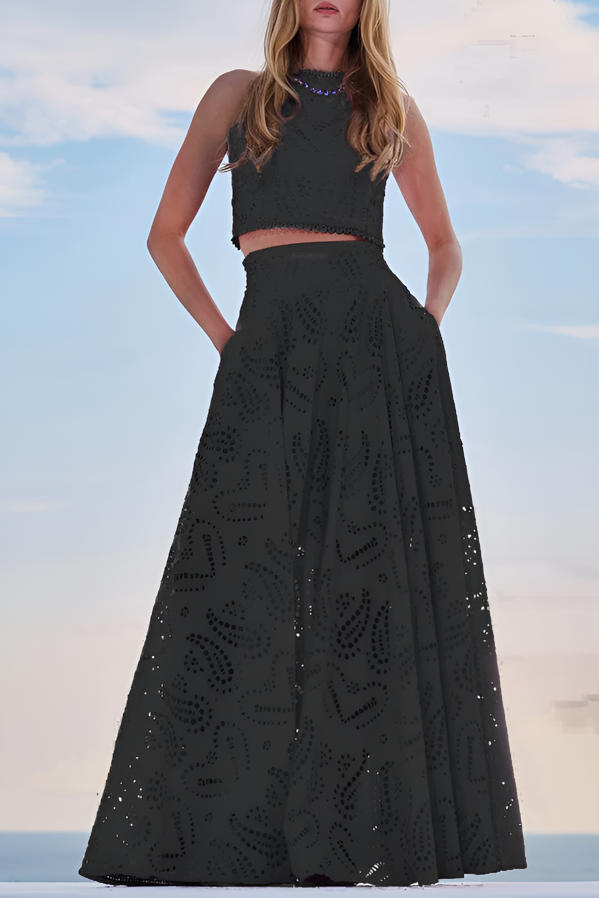 Camilla – Sleeveless Two-Piece Lace Set