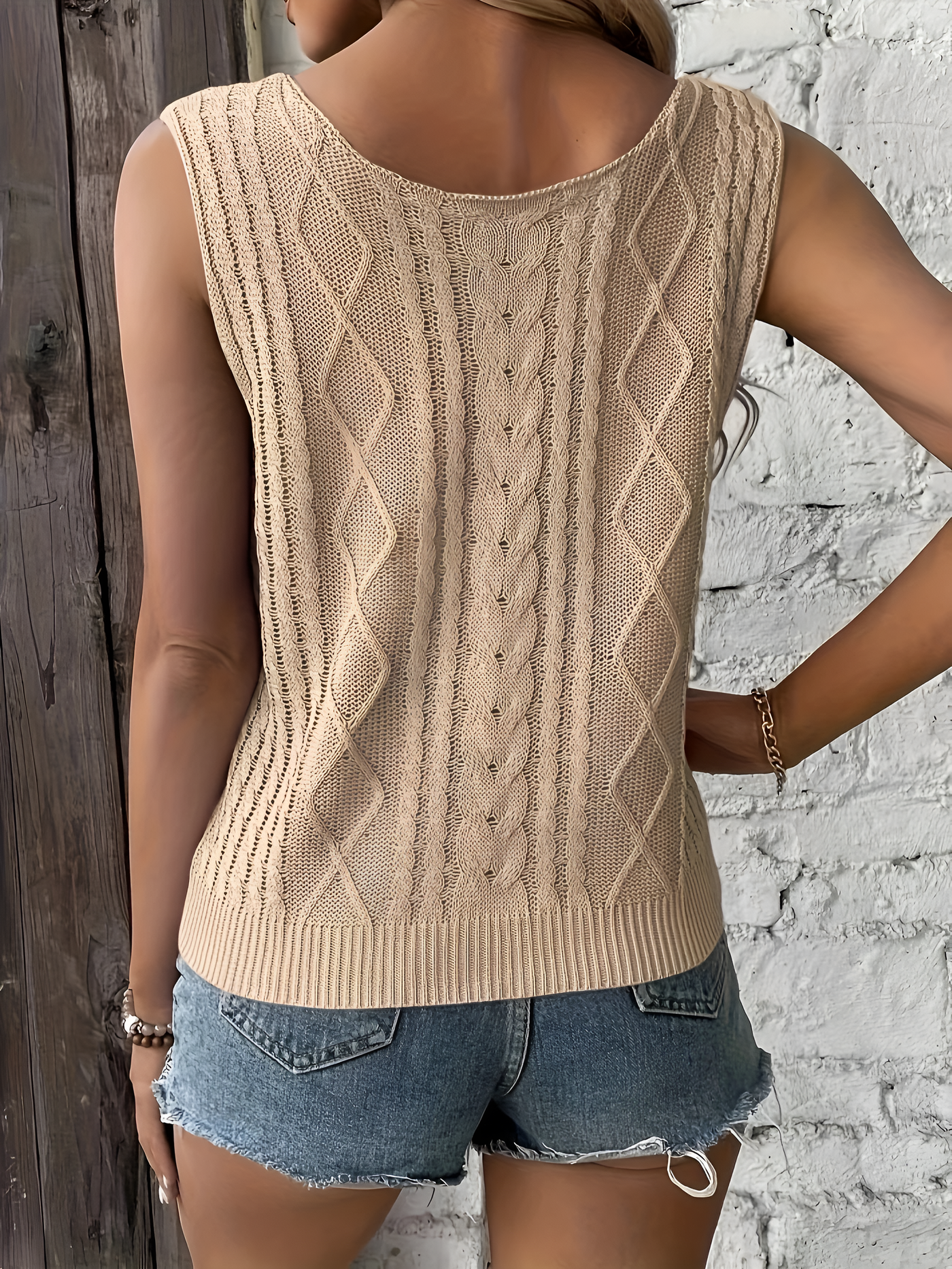 Amelia - Casual Sleeveless Top With V Neck