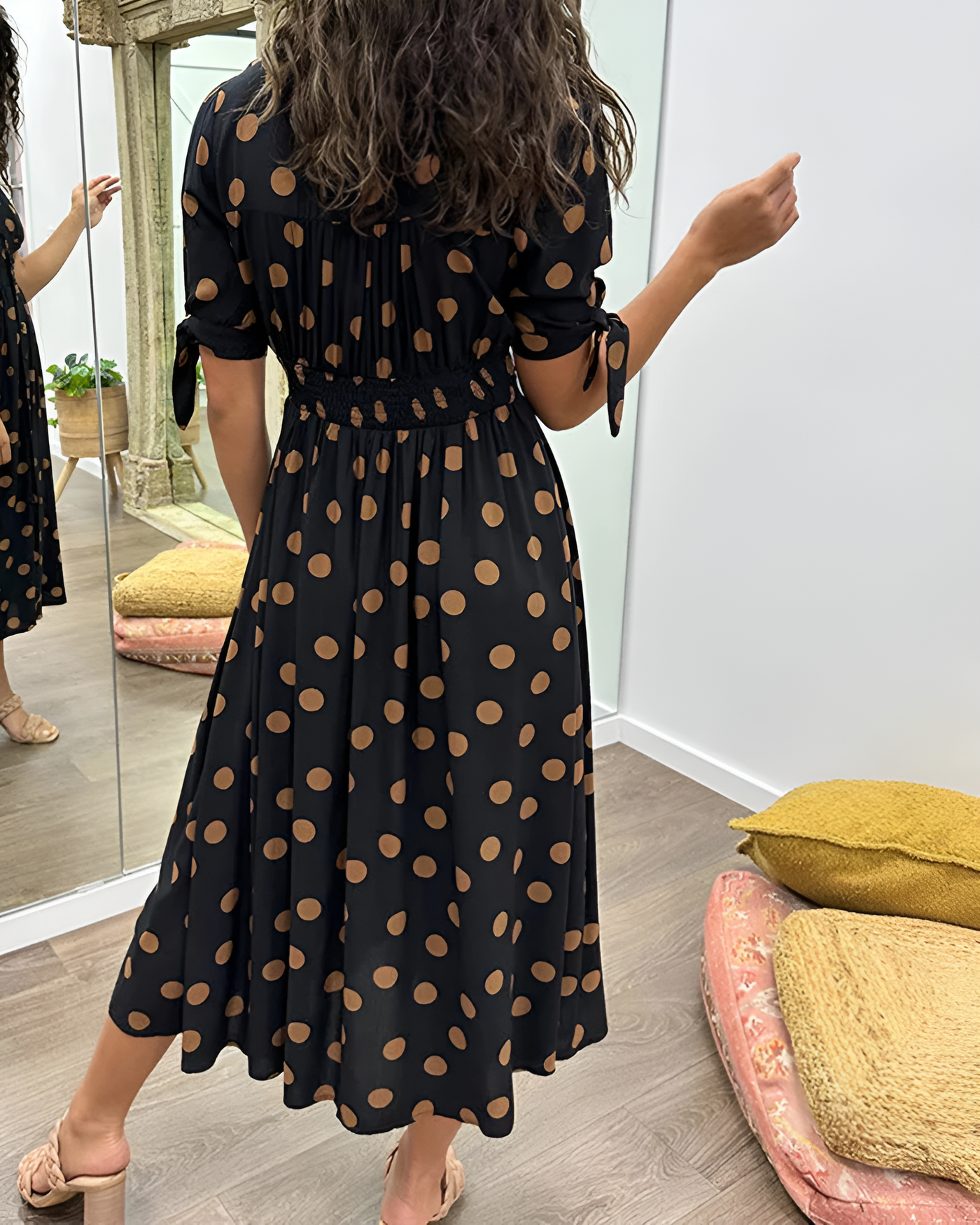 Yael - Elegant V-Neck Dress