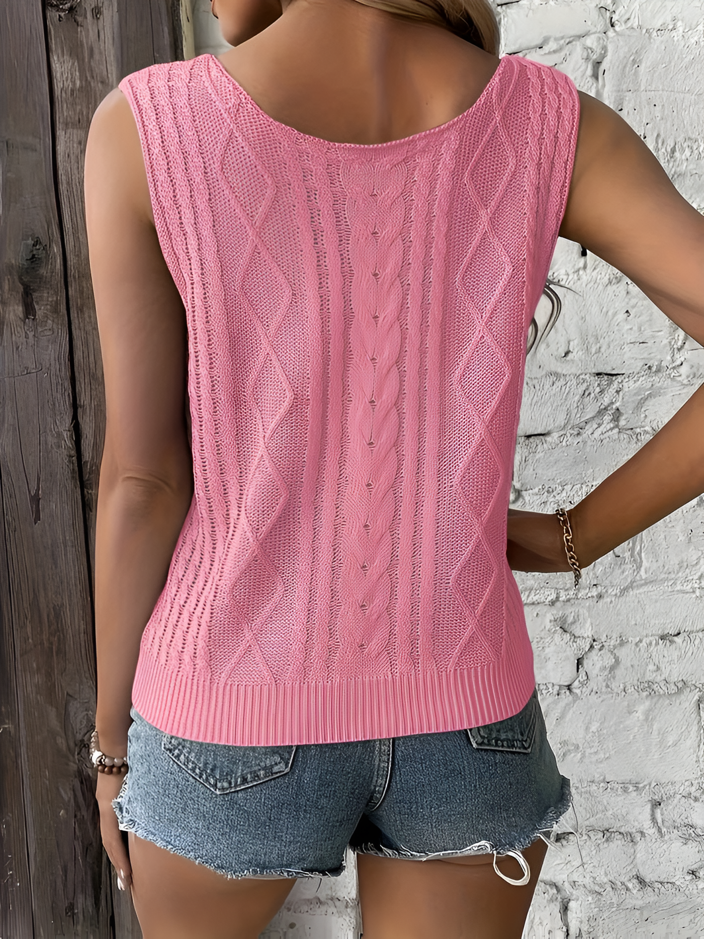 Amelia - Casual Sleeveless Top With V Neck