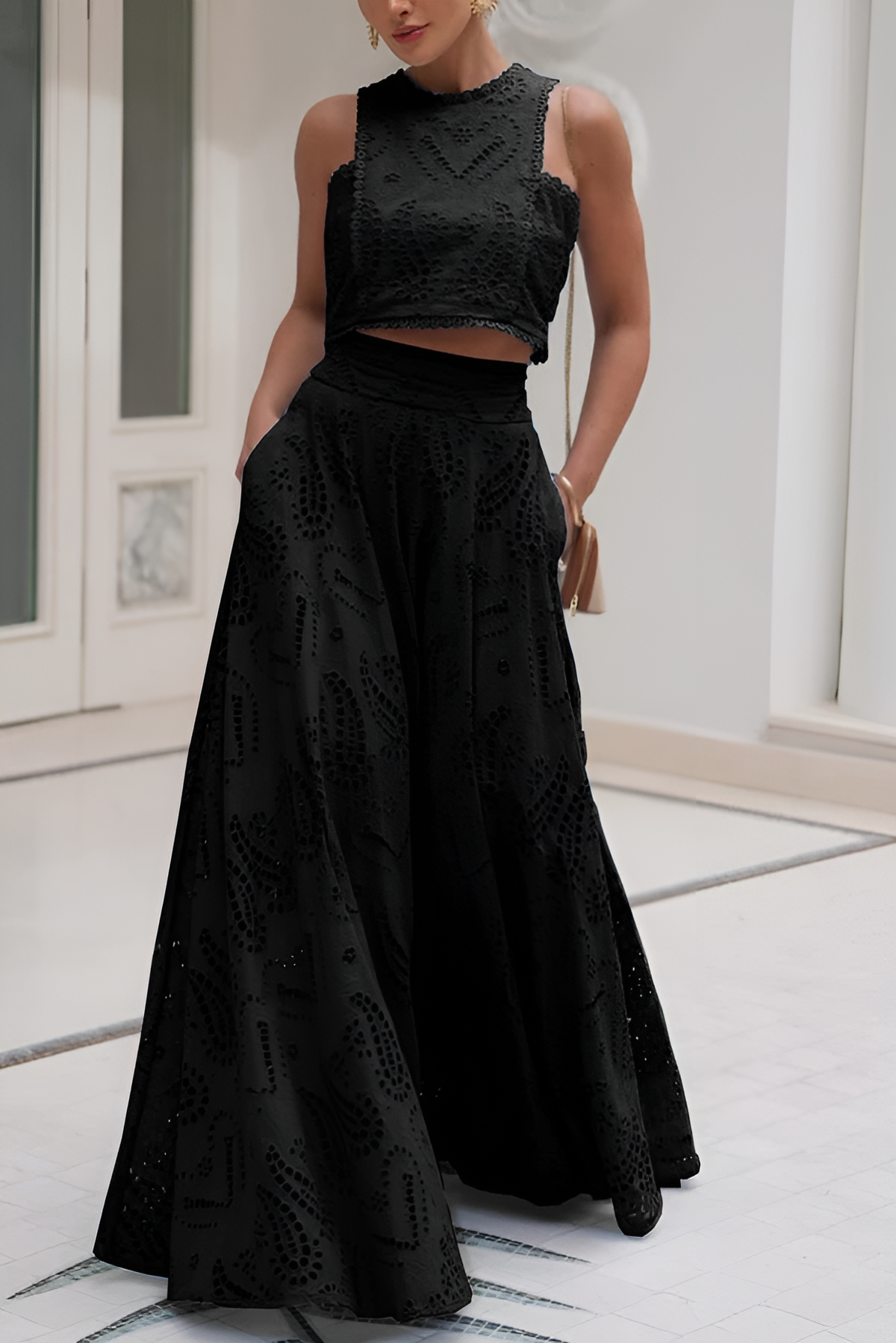 Camilla – Sleeveless Two-Piece Lace Set