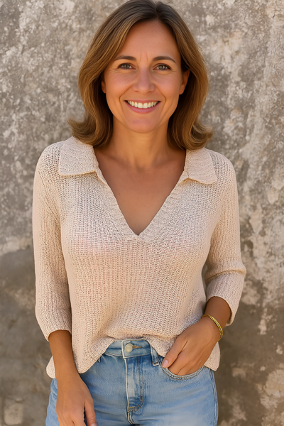 Noemi - Casual V-Neck Top