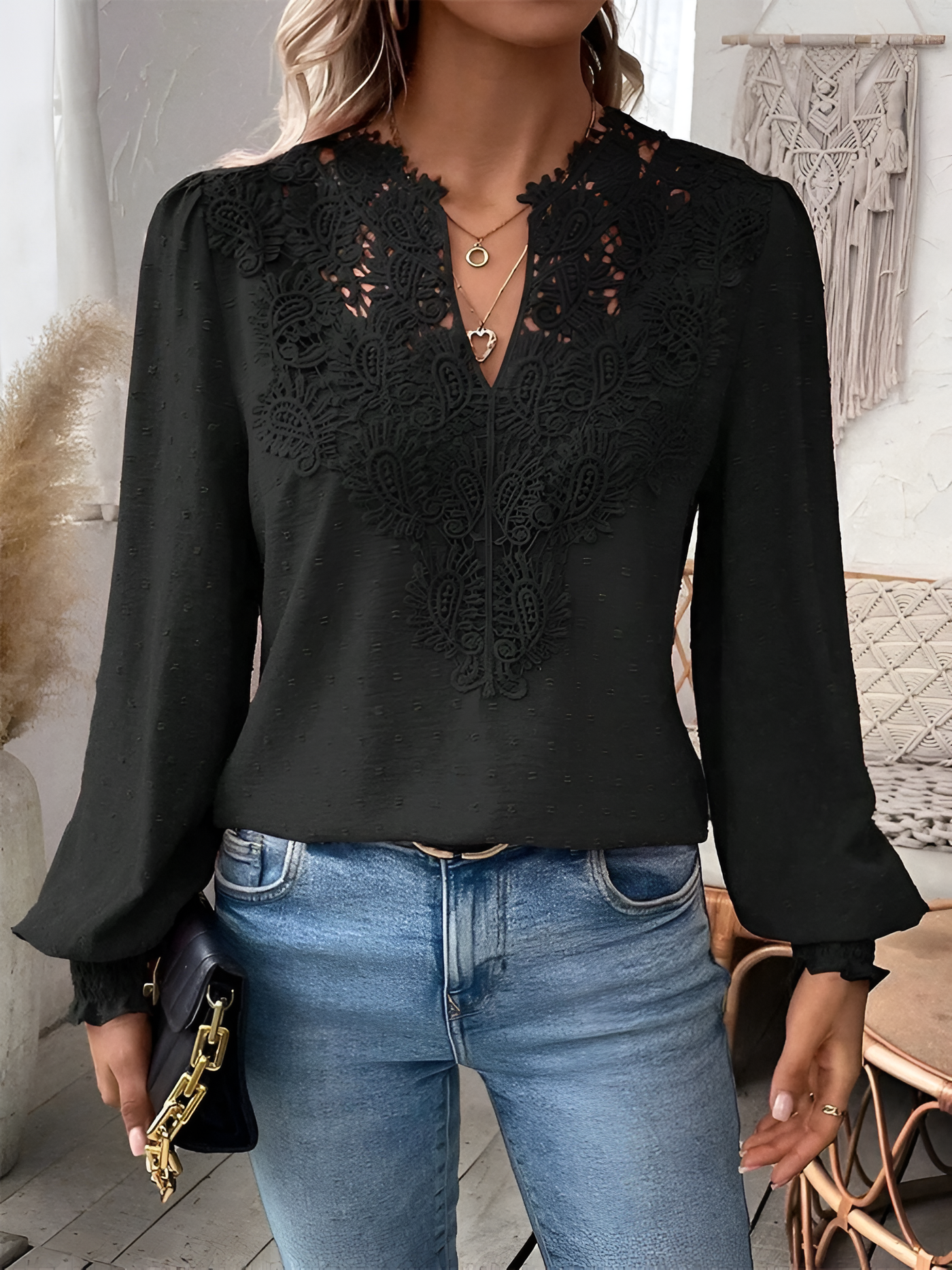 Noé - Luxurious Blouse with V-neckline
