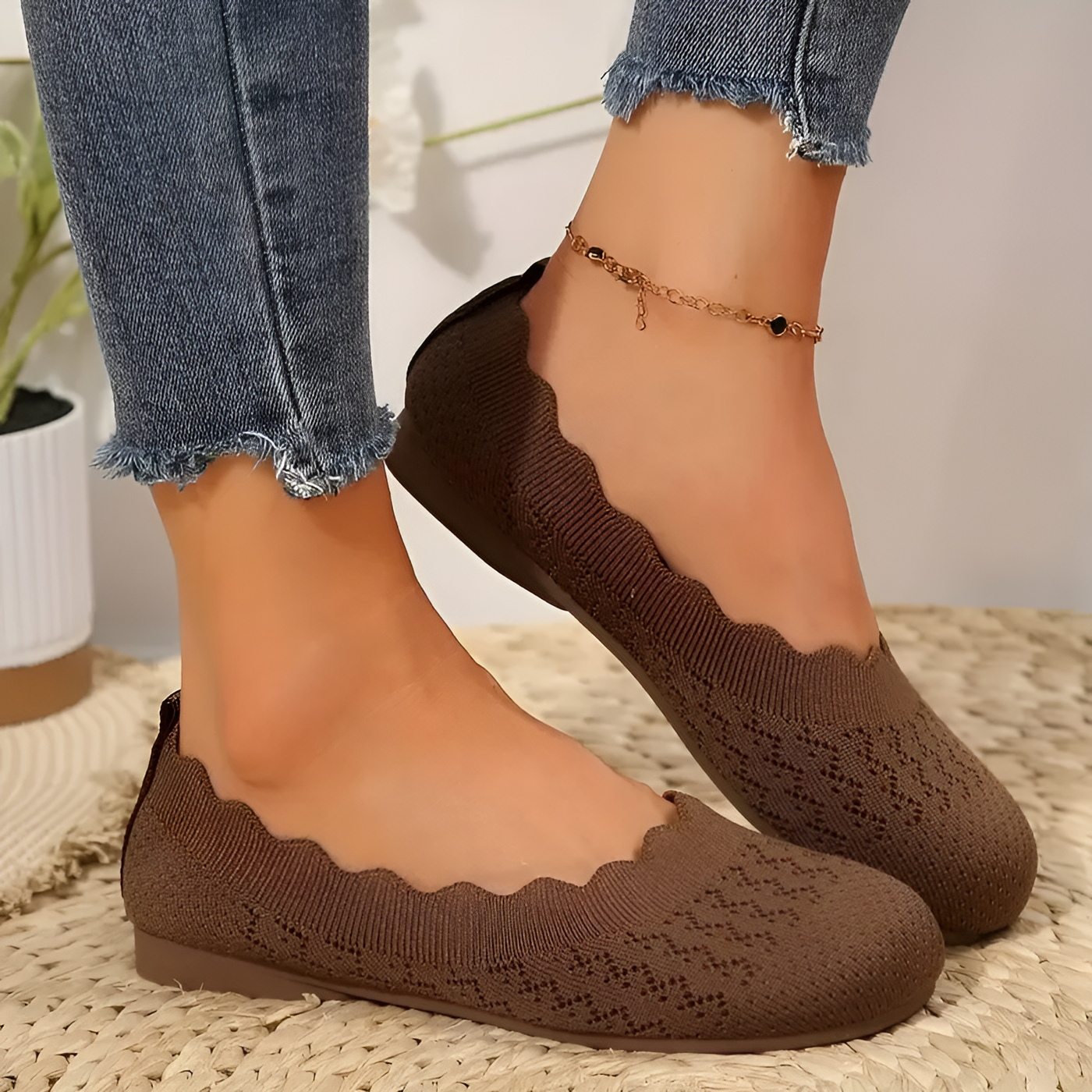 Olivia - Women's Slip-On Wave Lace Detail Round Toe Shoes