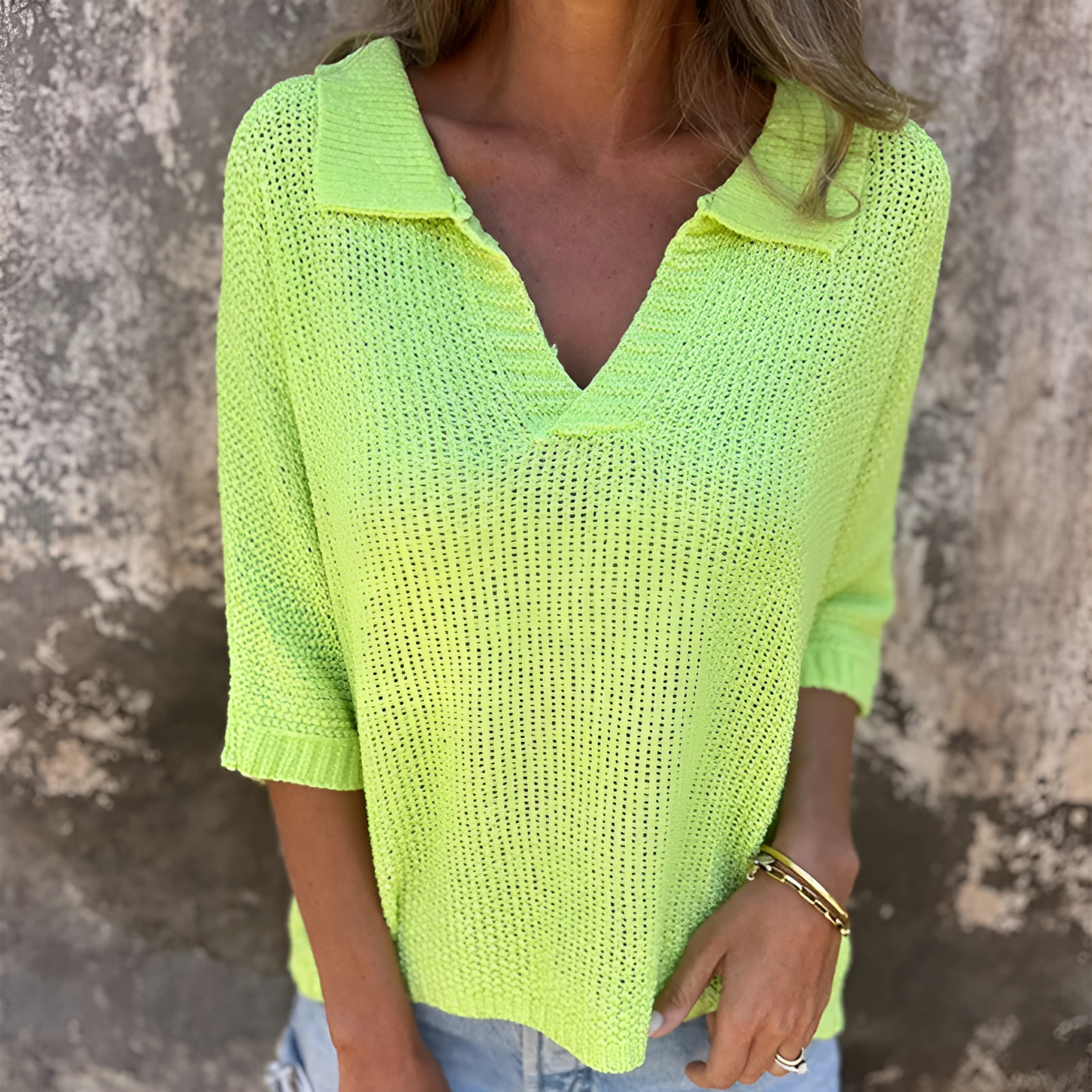 Noemi - Casual V-Neck Top